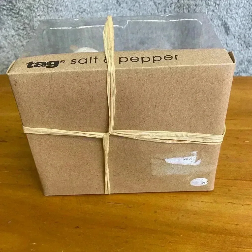 Tag Bunny salt & pepper shaker set new in box - Picture 11 of 12